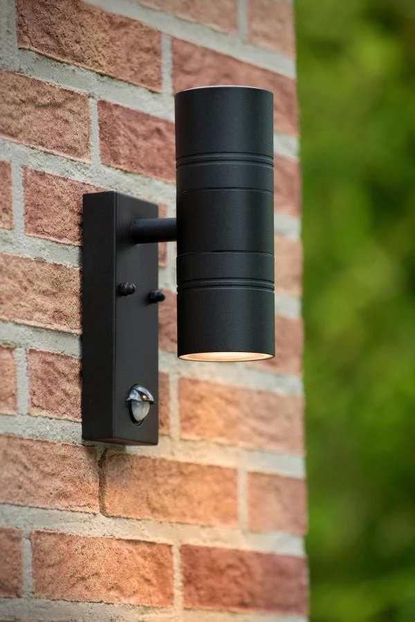 Lucide ARNE-LED - Wall spotlight Outdoor - Ø 6,3 cm - LED - GU10 - 2x5W 2700K - IP44 - Black - ambiance 2